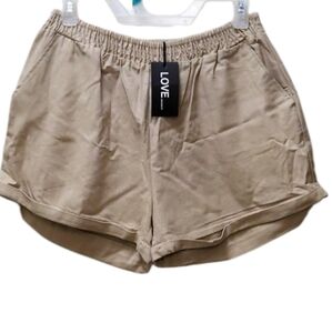 NWT LOVE UNIVERSITY  Shorts With Pockets Size Large